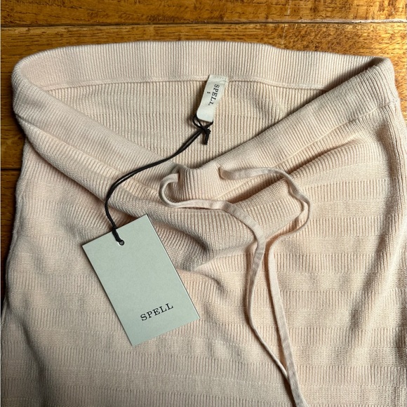 Spell and the Gypsy Skirt - Picture 4 of 6